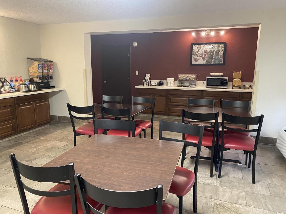 Red Roof Inn Roanoke Rapids Bagian luar foto